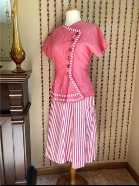 True Vintage 1940s 2 piece set, skirt and peplum top